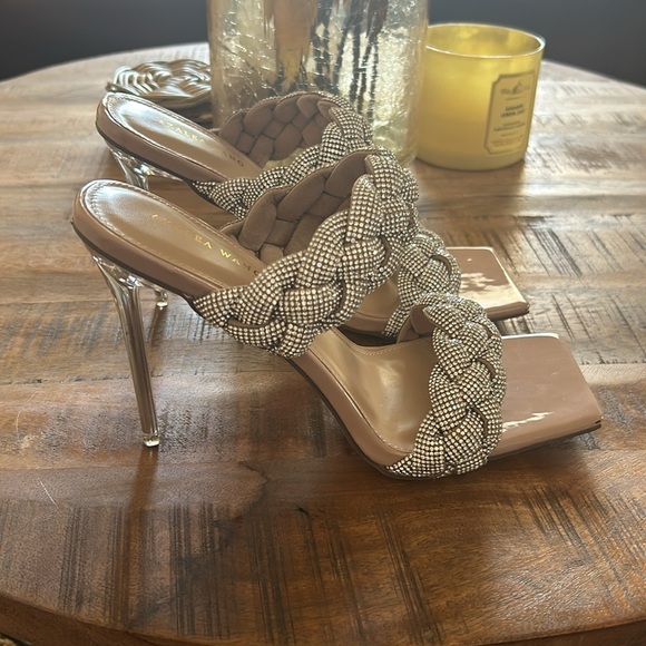 Azalea Wang - Picture 2 of 5